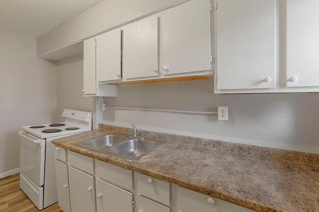Building Photo - 987 Lilley Ave