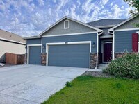 Building Photo - 3 Bed 2 Bath House in Windsor!