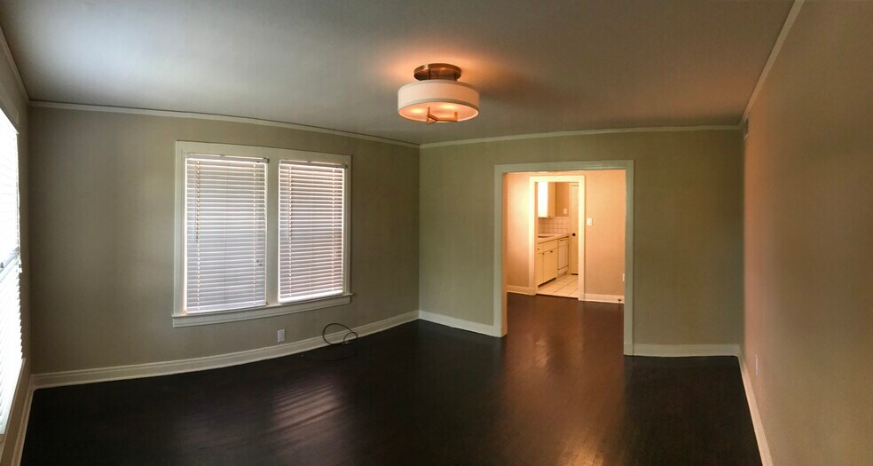 Building Photo - 906 N 6th St