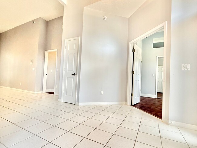 Building Photo - Executive 4bedrooms/3baths Dream pool-home...