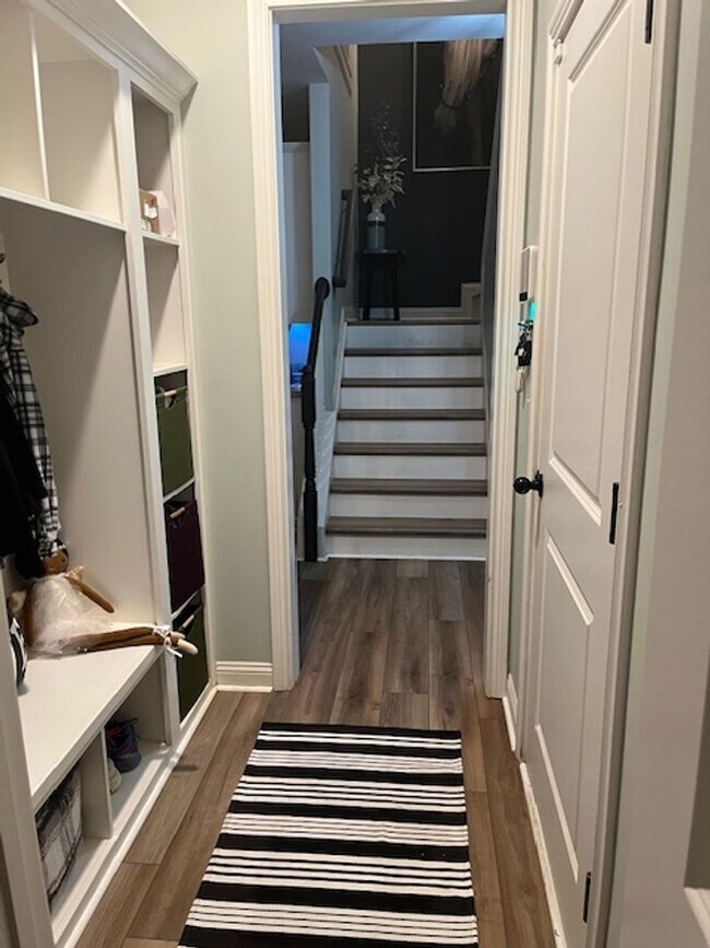 Building Photo - COMING SOON - LARGE 4 Bed 4 Bath in Lexington!