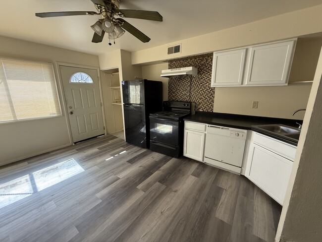 Building Photo - 9010 N 95th St