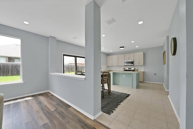 Building Photo - 137 Heritage Dr