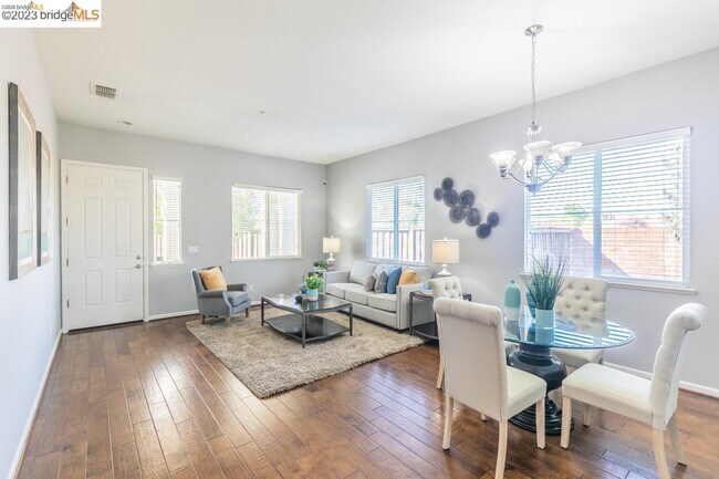 Building Photo - 1055 Meadow Brook Dr