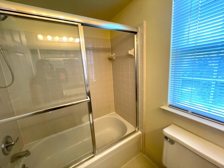 Building Photo - 3048 Turnberry Ln
