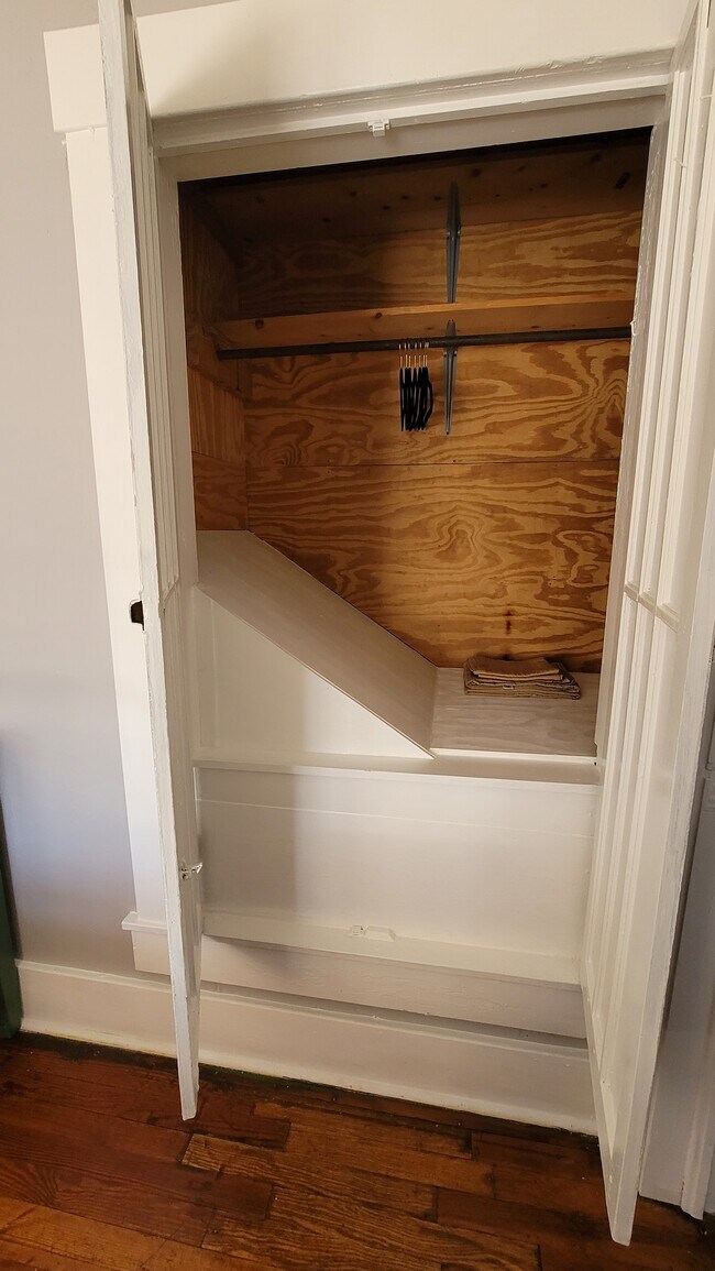 Building Photo - 1601 N Broadway St