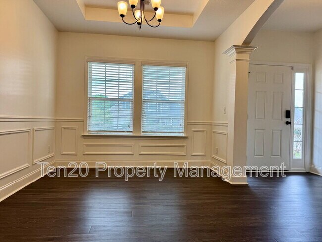 Building Photo - 5037 Lexington Ln