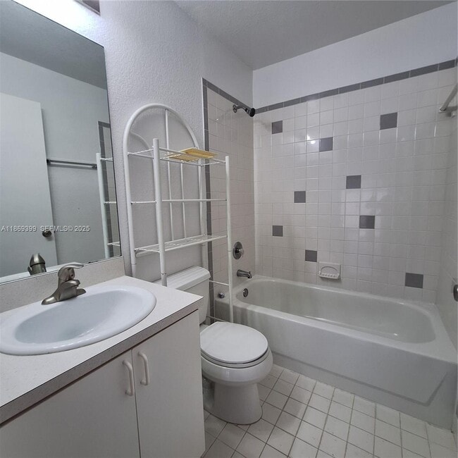 Building Photo - 3214 San Remo Cir