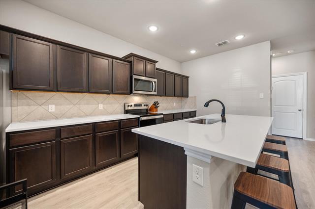 Building Photo - 3500 Brentwood Dr