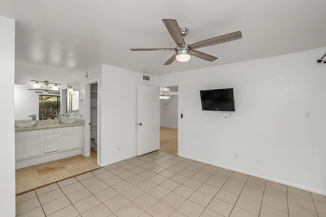 Building Photo - Charming 2-Bedroom, 2-Bath Condo in the He...