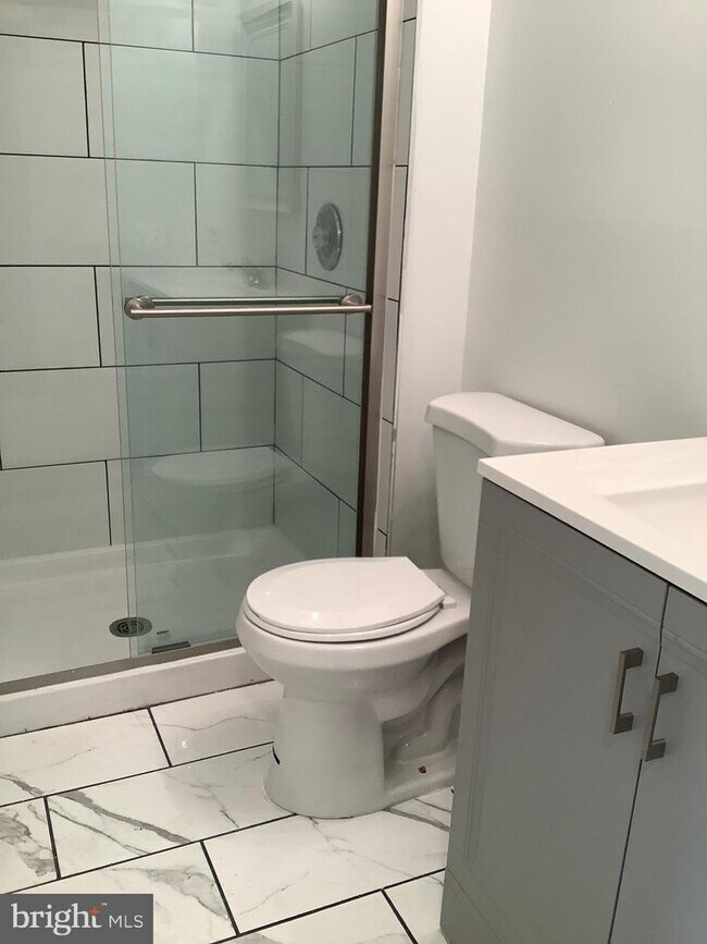 Building Photo - 12 Normandy Square Ct