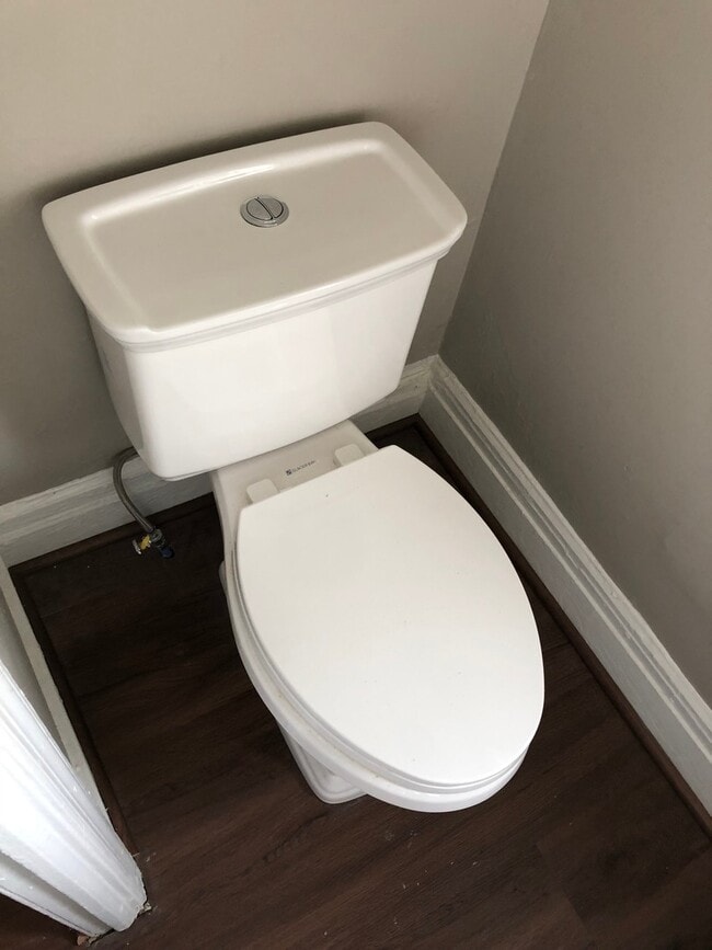 Building Photo - $1,600 - Newly Renovated 3 Bedroom Home With Study