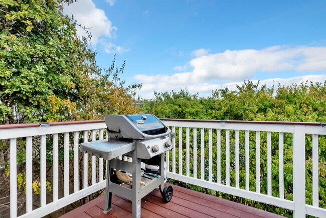 Building Photo - 4853 Twain Ave