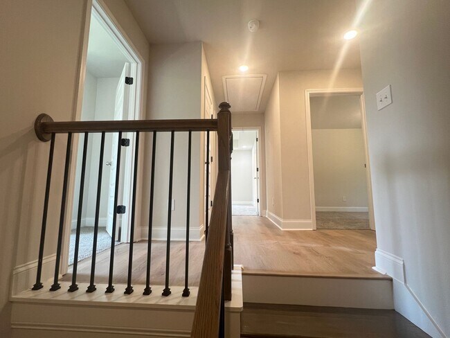 Building Photo - Beautifully Done & Brand New 4BD/2.5 Home in Jones Co.