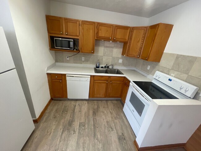 Building Photo - 205 S 37th St