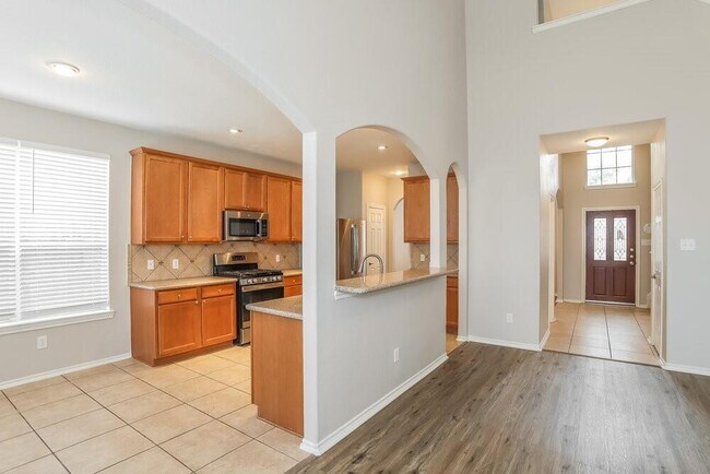 Building Photo - 4939 Forest Hurst Dr