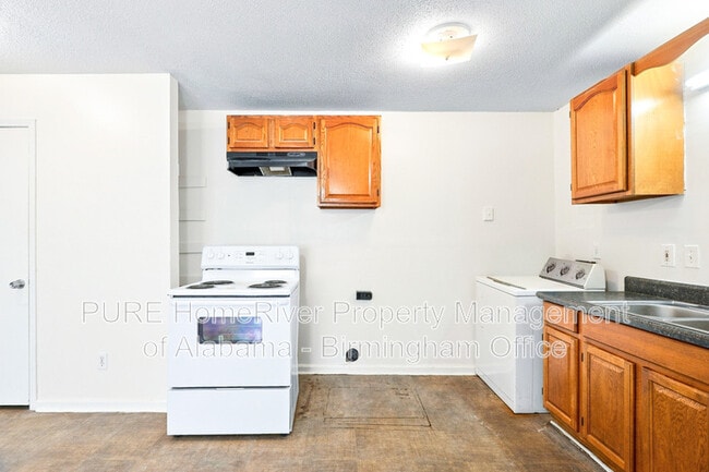 Building Photo - 8017 1st Ave S