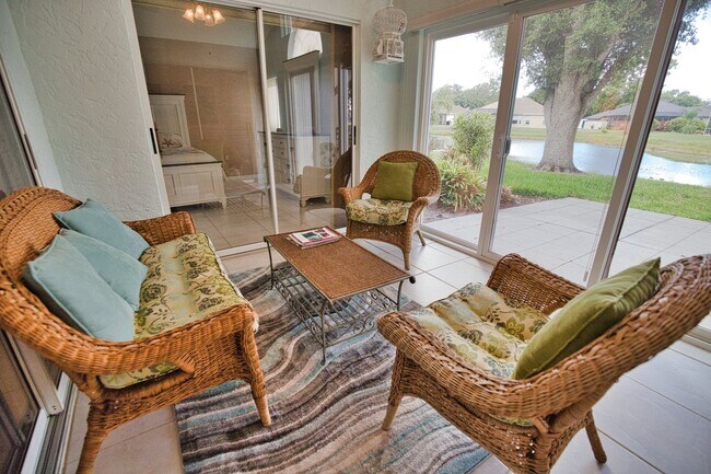 Building Photo - Seasonal Short-Term 3 Bedroom 3 Bathroom Home in The Patio Homes of Chestnut Creek!