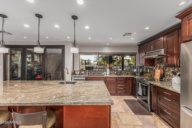 Building Photo - 5821 E Cactus Rd