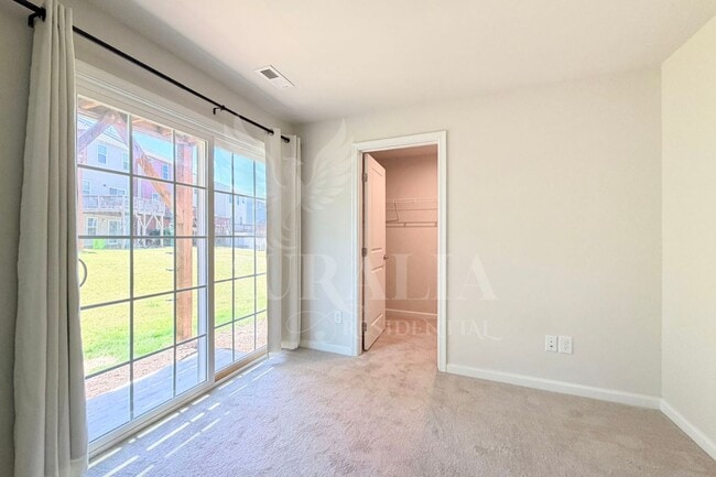 Building Photo - 428 Cross Country Way