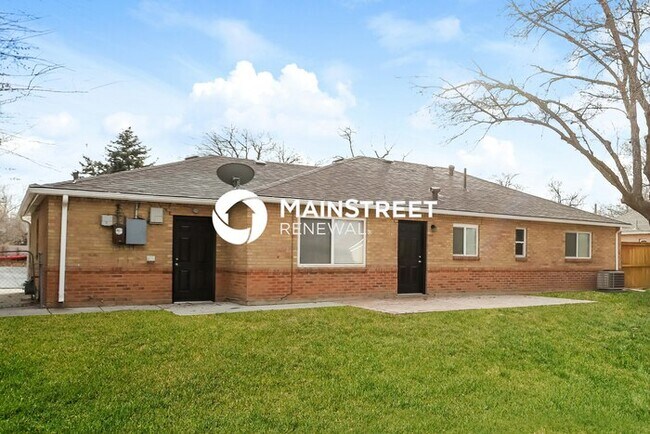 Building Photo - 3 Bedroom Pet-Friendly Home in AURORA, CO with Main Street Renewal