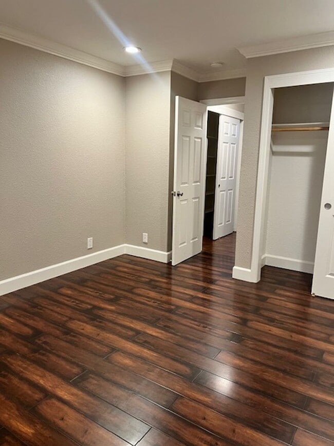 Building Photo - BEAUTIFUL 1 BEDROOM X1 BATHROOM CONDO!!! NOW LEASING!!!