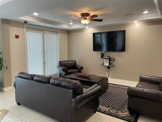 Building Photo - 533 NE 3rd Ave