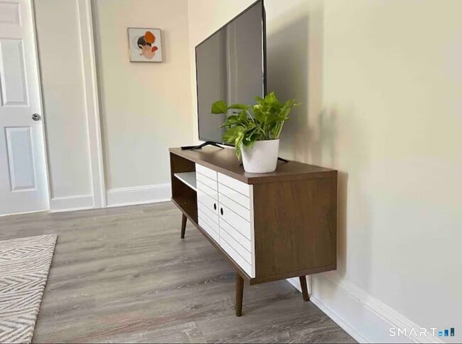 Building Photo - 178 Roosevelt St