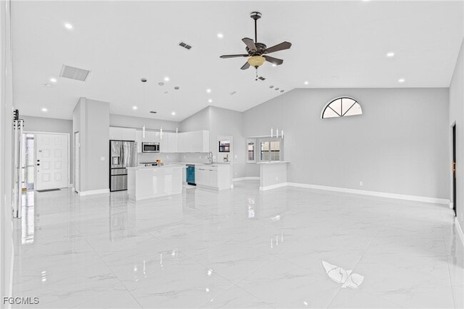 Building Photo - 12630 Kelly Palm Dr