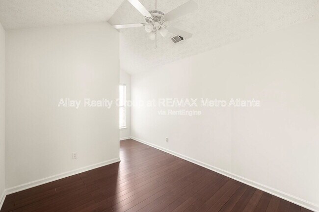 Building Photo - 1334 Gates Dr SE