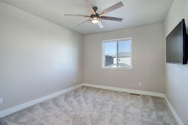Building Photo - 1732 Stable View Dr