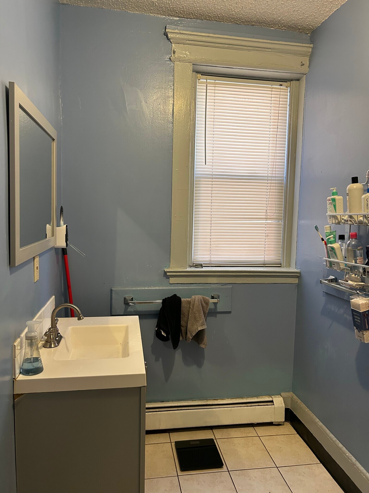 Building Photo - 65 Lake Pl