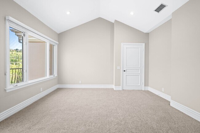 Building Photo - Elegant Dream Escape - Hills of Studio City