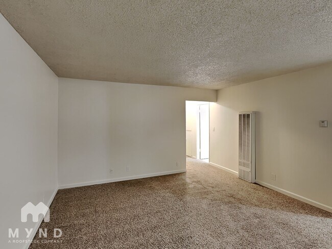 Building Photo - 870 Burbank Dr