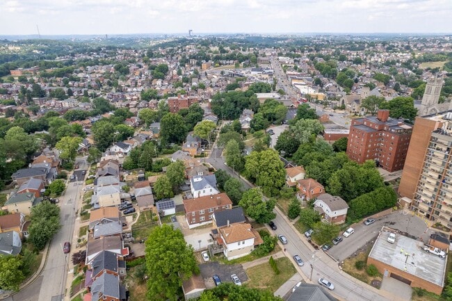 Building Photo - Beautiful 5 Bedroom, 2 Bathroom in Mt.Lebanon- Original Hardwood Floors and Garage