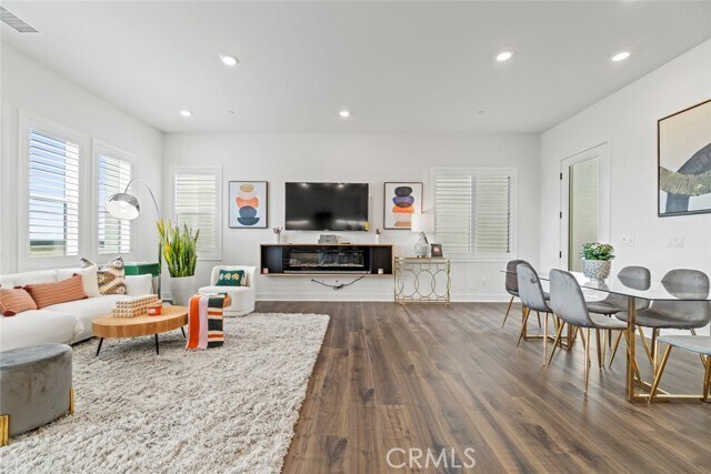 Building Photo - 9337 Astor