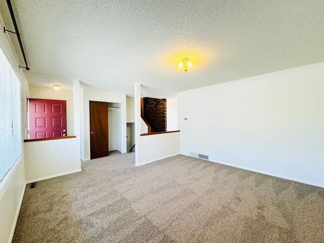 Building Photo - 3 Bedroom 2 Bath Tri-Level Home with 2 car...