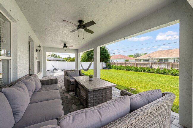 Building Photo - 249 SW Aubudon Ave