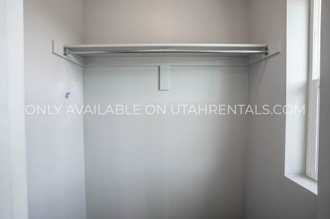 Building Photo - 662 E 355 N