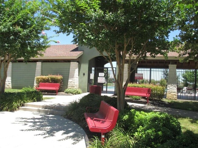 Building Photo - 1704 Willow Vista