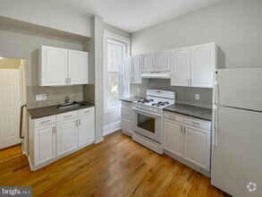 Building Photo - 637 N 32nd St