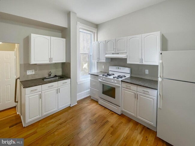 Primary Photo - 637 N 32nd St