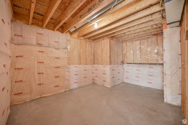 Building Photo - 1722 Oakridge Cir