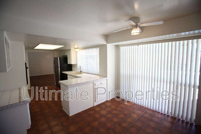 Building Photo - 8702 E Sells Dr