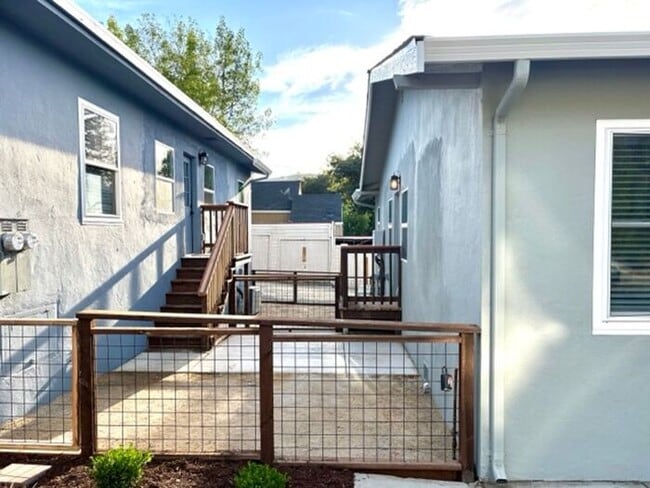 Building Photo - 1204 Willow St