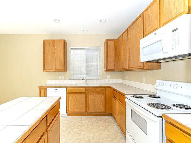 Building Photo - 176 SE 43rd Ave