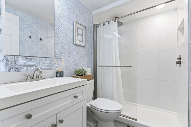 Building Photo - 3000 Riomar St