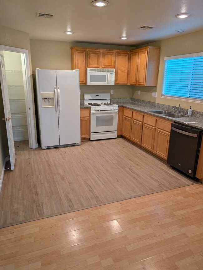 Building Photo - 7304 Camden Pine Ave