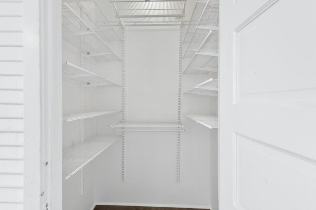 Building Photo - 1807 W Summit Ave.