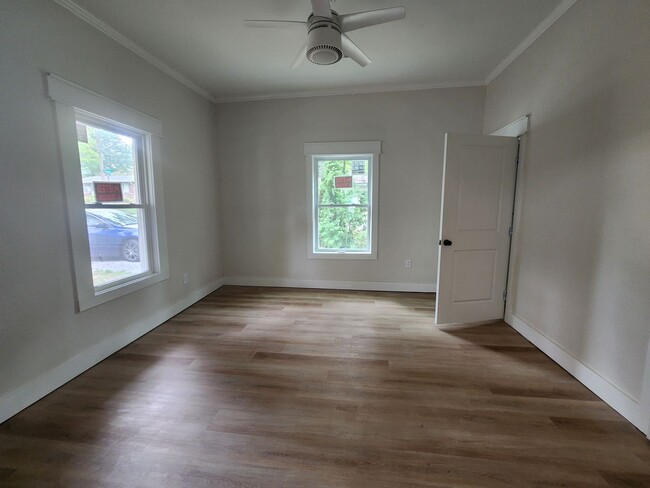 Building Photo - 3 Bedroom 2 Bath in Newnan
